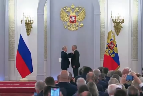 Президент России Владимир Путин наградил Вячеслава Володина орденом «За доблестный труд»