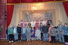 «Серебряные» волонтеры выезжали с концертом