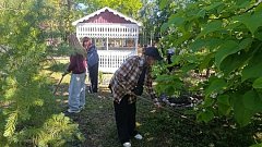 Школьники из движения «Юный друг полиции» помогли привести в порядок территорию храма