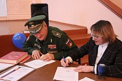 Романовской школе передано Знамя Победы