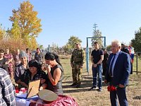 Жители поселка Красноармейский простились с бойцом СВО