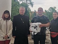 Жители района продолжают оказывать помощь бойцам