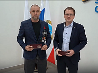 Участнику программы «Наши герои» вручили удостоверение ветерана боевых действий