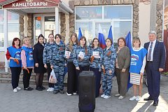 Жителям района вручили символ Победы - Георгиевскую ленту