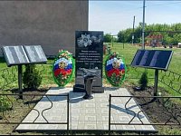 Депутат Саратовской областной думы С.М. Гладков помог в установке мемориала в М-Щербедино