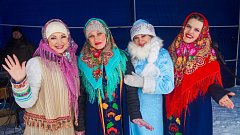 Масленичные гулянья на центральной площади поселка