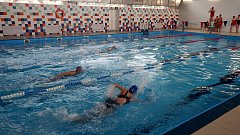 В бассейне «Волна» прошли соревнования по плаванию