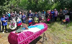 Жители села Большой Карай простились с воином