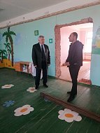 Глава района проконтролировал ремонт в детском саду