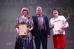 Культработники принимали поздравления