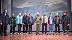 Защитники Отечества торжественно вступают в строй