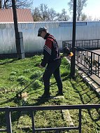 Рядом с новой площадкой провели субботник