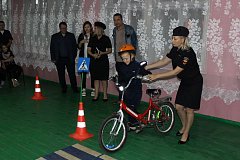 В лагере «Колос» провели занятие с детьми по правилам дорожного движения