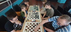 Прошли соревнования по шахматам и русским шашкам