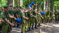 Саратовские гвардейцы стали победителями в соревнованиях по гиревому спорту