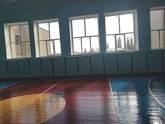 Мария Усова оценила ремонт спортивного зала в Романовской школе