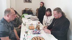 Жители района продолжают оказывать помощь бойцам