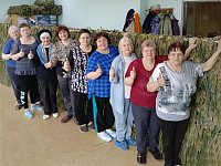 Романовские мастерицы каждый день плетут новую маскировочную сеть для бойцов