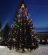 На центральной площади поселка установлена Новогодняя елка