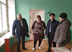 Глава района проверил ремонт объектов образования