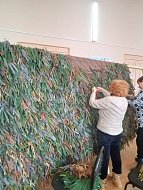 Жители села Большой Карай Романовского района также изготавливают маскировочные сети для СВО