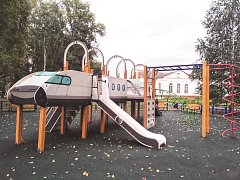 Губернатор поручил проверить и отремонтировать детские площадки