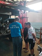 Сотрудники социального центра провели увлекательную экскурсию в пожарную часть