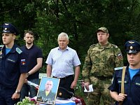 Большекарайцы простились с бойцом СВО
