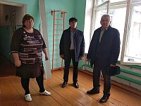 Глава района проверил ремонт объектов образования