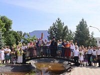 На территории храма Рождества Христова прошел семейный праздник «Ромашки для любимых»