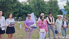 На территории Романовской СОШ установлен арт-объект «Спасибо, учитель!»