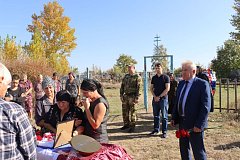 Жители поселка Красноармейский простились с бойцом СВО