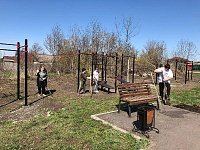 Рядом с новой площадкой провели субботник