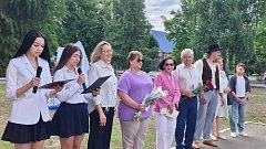 На территории Романовской СОШ установлен арт-объект «Спасибо, учитель!»