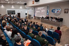 Студентам и школьникам рассказывают о вкладе саратовцев в Великую Победу