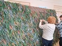 Жители села Большой Карай Романовского района также изготавливают маскировочные сети для СВО