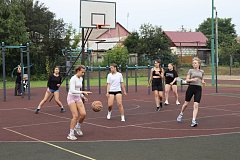 В Романовке школьники и ветераны спорта спортивными состязаниями отметили День физкультурника