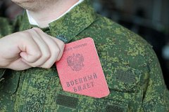 Военным пенсионерам на СВО возобновят выплаты за выслугу лет