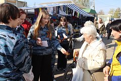 Жителям района вручили символ Победы - Георгиевскую ленту