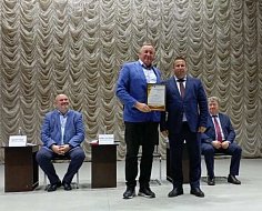 Руководители сельхозпредприятий района награждены за помощь