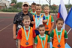 Идти в ногу с молодежью - его главная цель