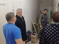 Глава района проконтролировал ремонт в ДЮСШ