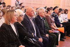 Романовской школе передано Знамя Победы