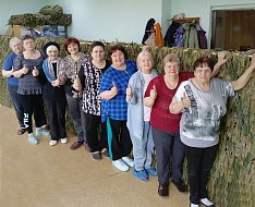Романовские мастерицы каждый день плетут новую маскировочную сеть для бойцов