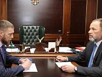 Игорь Комаров обсудил с саратовским участником программы «Время героев» Иваном Амировым итоги его стажировки