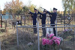 Жители поселка Красноармейский простились с бойцом СВО