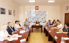 Панков обсудил с работниками почтовых отделений закон о поддержке «Почты России»