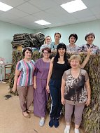 Романовские мастерицы каждый день плетут новую маскировочную сеть для бойцов