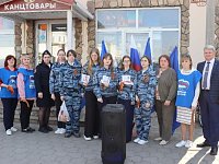 Жителям района вручили символ Победы - Георгиевскую ленту